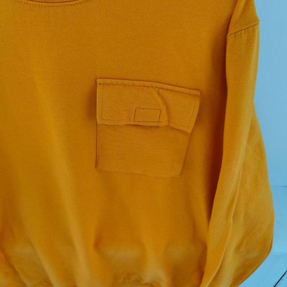 Yellow Fleece Sweater Women's Size Small, with front pocket Long Sleeve - Picture 3 of 14
